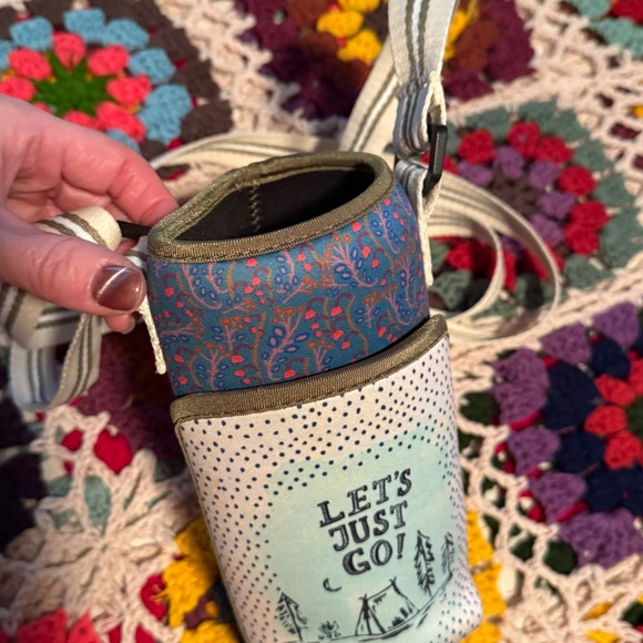 NATURAL LIFE Crossbody Water 💦 Bottle Holder with Pocket and adjustable strap - Picture 7 of 10